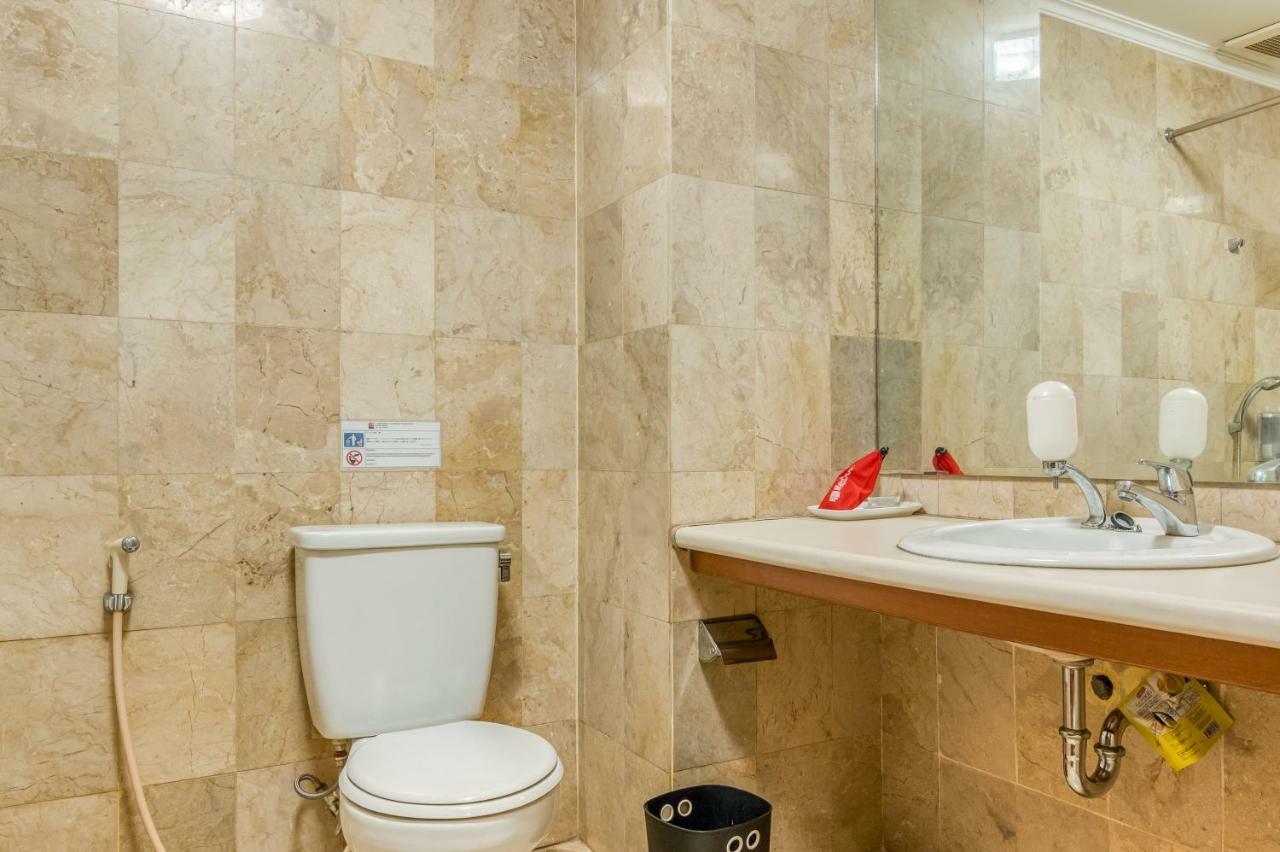 Reddoorz Plus Near Dharmawangsa Square Jakarta Luaran gambar
